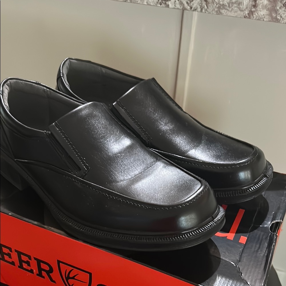 Deer Stags Black Loafers Sleek Slip-On Design